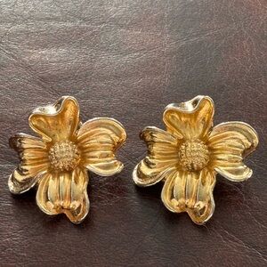 Donald Stannard vintage Dogwood gold tone clip on earrings